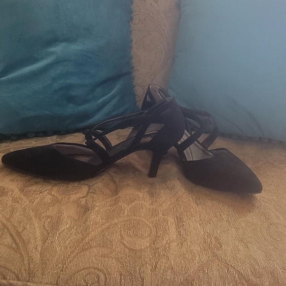 Life stride size 8 black suede like kitten heel - Picture 1 of 4